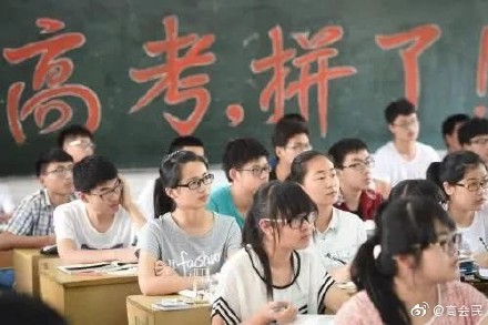 李沧区教体局回应多所学校拖欠工程款问题，其财政收入降幅明显